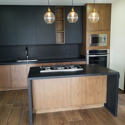 Cocina Negra Mate y Madera